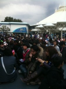 Earthquake Strands Guests - Tokyo Disneyland