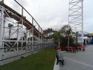 White Lightning Roller Coaster - Fun Spot